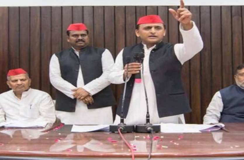चिन्मयानंद को लेकर अखिलेश यादव का सबसे बड़ा खुलासा, कहा- तेल मालिश वाले के साथ.. चिन्मयानंद को लेकर अखिलेश यादव का सबसे बड़ा खुलासा, कहा- तेल मालिश वाले के साथ..