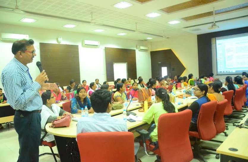 चित्रकोट उपचुनाव की मतगणना 24 को, कर्मियों को दिया गया पहले चरण का प्रशिक्षण चित्रकोट उपचुनाव की मतगणना 24 को, कर्मियों को दिया गया पहले चरण का प्रशिक्षण