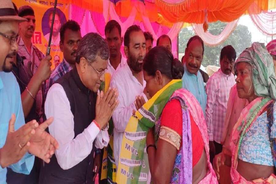 बाबूलाल मरांडी जनादेश यात्रा पर निकले, तोरपा में बारिश में उमड़ी भीड़