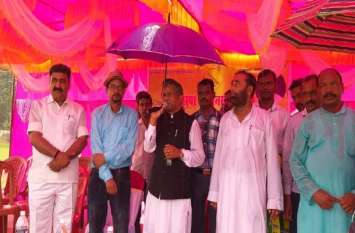 Babulal Marandi set out on a mandate trip, Torpa crowd gathered in rai बाबूलाल मरांडी जनादेश यात्रा पर निकले, तोरपा में बारिश में उमड़ी भीड़