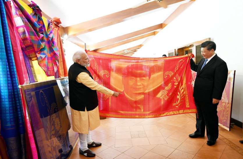 xi-jinping-pm-narendra-modi-meeting-in-mahabalipuram कूटनीति के बीच मोदी का तोहफे का तड़का, जिनपिंग को दिए खास गिफ्ट
