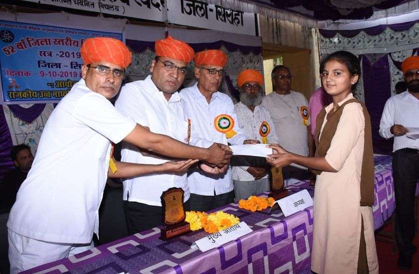 sirohi patrika जिला स्तरीय विज्ञान मेले का समापन : क्विज में खाम्बल के रविन्द्र व सेमिनार में रेवदर के उदाराम अव्वल