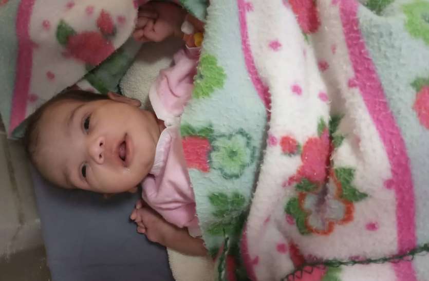 Unknown woman escapes leaving newborn in district hospital damohUnknown woman escapes leaving newborn in district hospital damoh अज्ञात महिला नवजात छोड़कर भागी,अब तक नहीं आई वापस