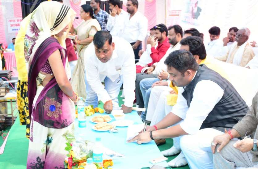 Aapki Sarkar Aapke Dwar Program damoh नगर सरकार आपके द्वार योजना का छठवां शिविर संपन्न