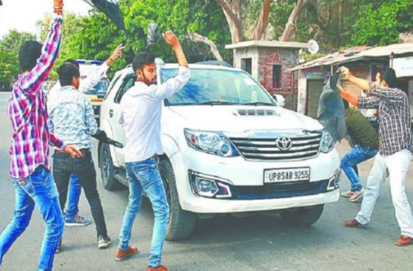 123.jpg डिप्टी सीएम डॉ. दिनेश शर्मा को काले झंडे दिखाने वाले समाजवादी और एनएसयूआई के इन आठ छात्रनेताओं पर मुकदमा दर्ज
