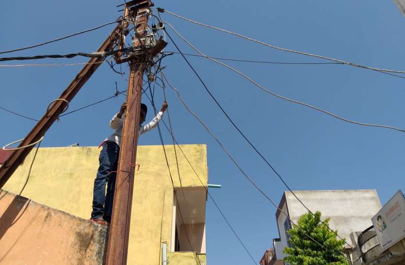 sheopur ट्रांसफार्मर खराब बिजली गुल पीने के पानी की किल्लत