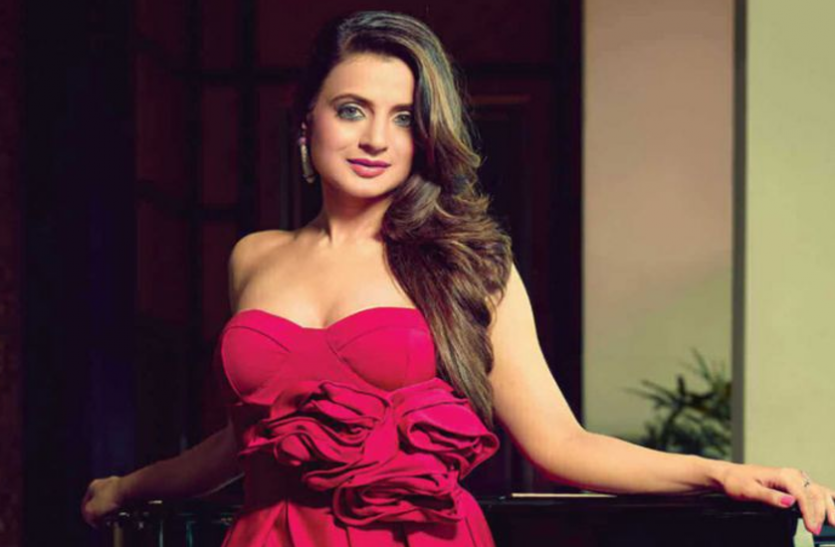 Amisha Patel,Bollywood Actress Amisha Patel,Arrest Warrant Against Amisha Patel,Bollywood News In Hindi,Ranchi Court,Check Bounce Case Against Amisha Patel अभिनेत्री अमीषा पटेल के खिलाफ वारंट जारी, रांची पुलिस मुंबई रवाना, यह है पूरा मामला