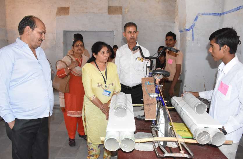 A bicycle can run on water पानी पर चल सकेगी साइकिल