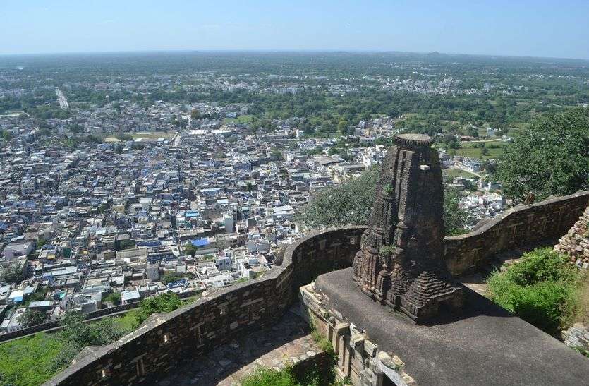 बदहाल शहर : कहीं विकास की 'गंगा', तो कहीं छा गया 'सूखा' बदहाल शहर : कहीं विकास की 'गंगा', तो कहीं छा गया 'सूखा'