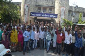 Plots cut on school playground, concrete construction on Charanot स्कूल के खेल मैदान पर काट दिए प्लाट, चरनोट पर पक्के निर्माण