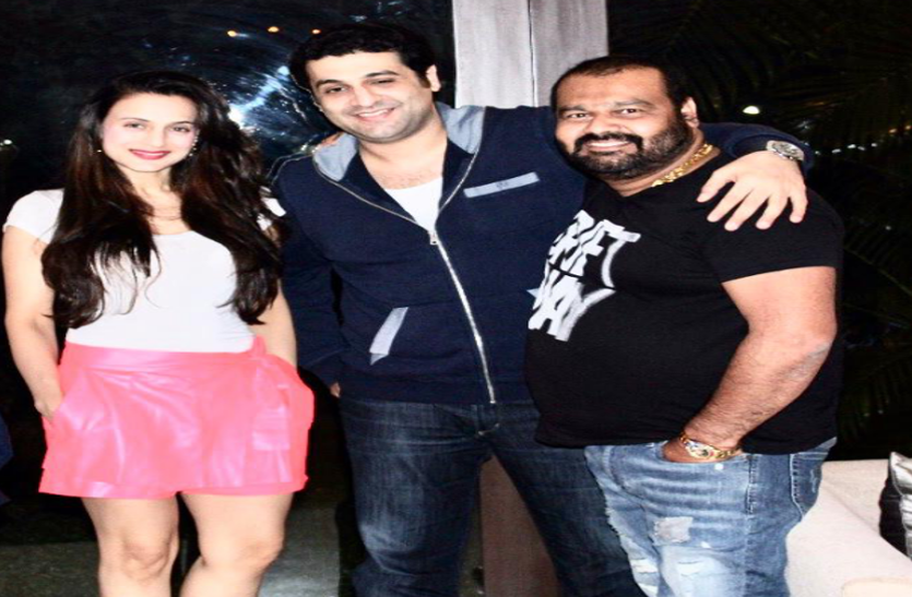Amisha Patel,Bollywood Actress Amisha Patel,Arrest Warrant Against Amisha Patel,Bollywood News In Hindi,Ranchi Court,Check Bounce Case Against Amisha Patel