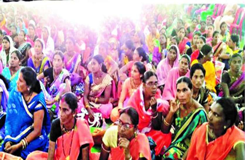 Mitanins did the honor of working for society मितानिनों ने समाज के लिए ऐसा किया कार्य हुआ सम्मान