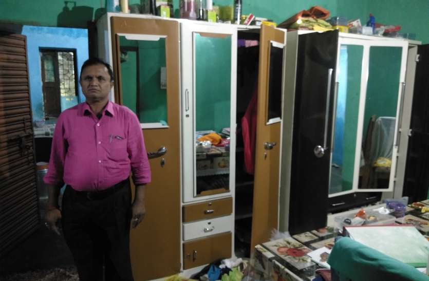 Breaking News: पत्नी और बेटी के साथ ससुराल गया था दवा व्यवसायी, जब पत्नी के भाई ने दी ये खबर तो उड़ गए होश, भागता पहुंचा घर फिर... Breaking News: पत्नी और बेटी के साथ ससुराल गया था दवा व्यवसायी, जब पत्नी के भाई ने दी ये खबर तो उड़ गए होश, भागता पहुंचा घर फिर...