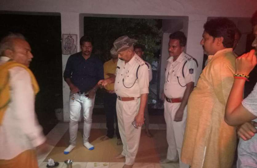 Thieves broke into the principal room door at night रात में प्राचार्य कक्ष का दरवाजा तोड़कर घुसे चोर, कम्प्यूटर सहित अन्य सामग्री चोरी