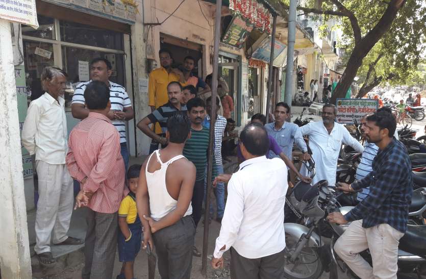 बिजली विभाग की तानाशाही से उपभोक्ता परेशान बिजली विभाग की तानाशाही से उपभोक्ता परेशान