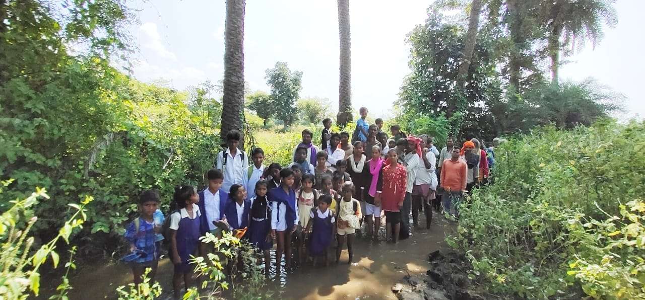 Villagers living among problems due to lack of basic facilities, school children crossing the river