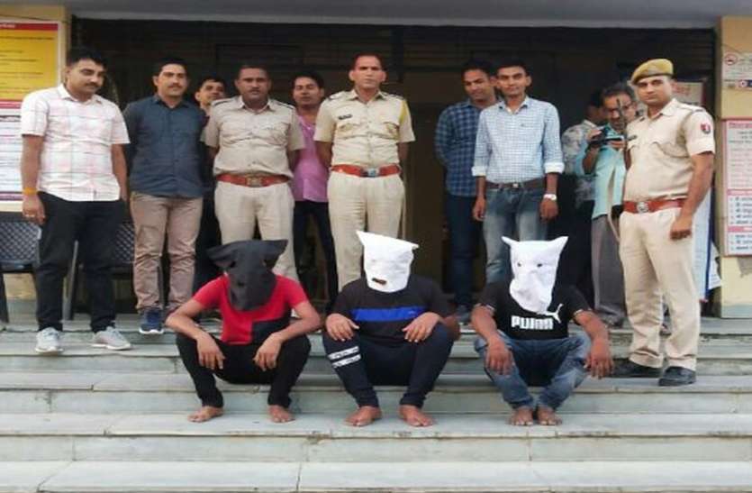 घर में घुसकर मारपीट करने वाले आरोपी गिरफ्तार घर में घुसकर मारपीट करने वाले आरोपी गिरफ्तार