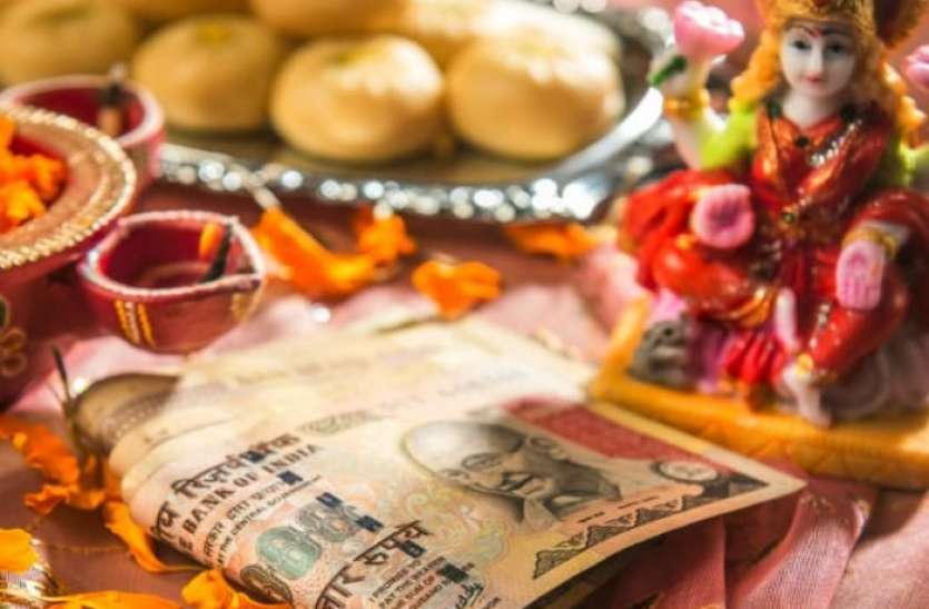 शरद पूर्णिमा की रात इस मंत्रों के जप से प्रसन्न होंगी मां लक्ष्मी 13 अक्टूबर को कर लिया ये एक उपाय तो बदल जाएगी आपकी जिंदगी, जरुर आजमाएं