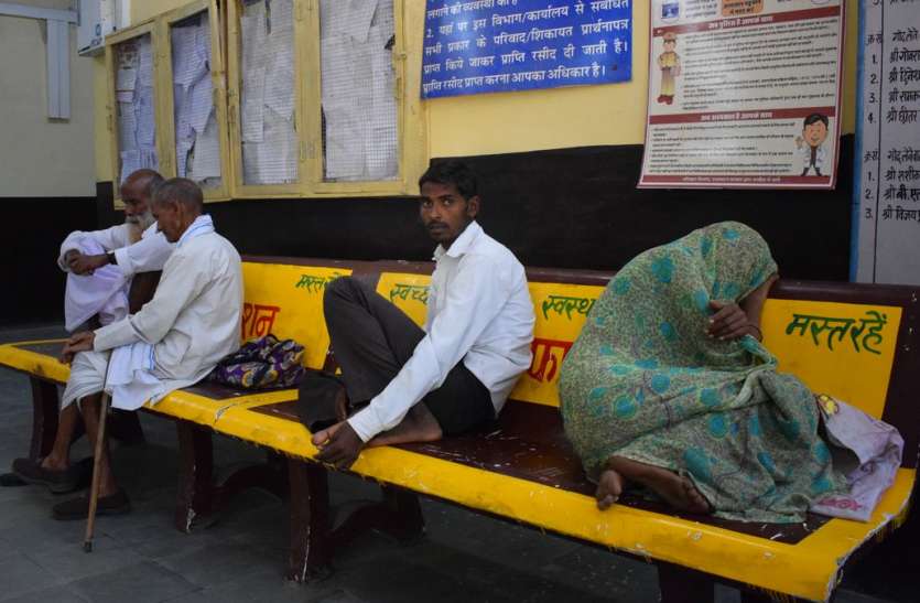 मौजूदा अधिकारी तो गए, लेकिन आए नहीं, जनता हो रही हलकान मौजूदा अधिकारी तो गए, लेकिन आए नहीं, जनता हो रही हलकान
