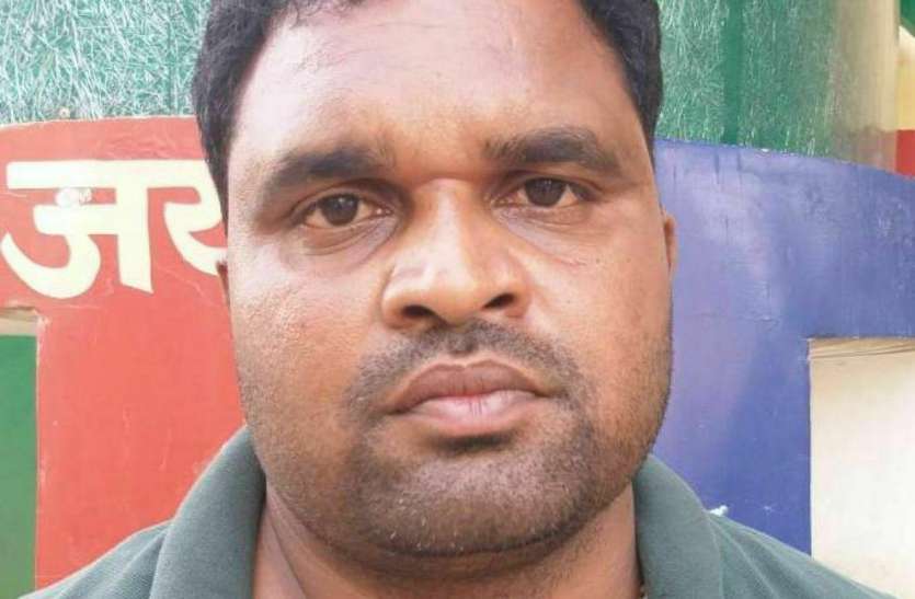 एसपी ऑफिस में दो युवकों को क्लर्क नियुक्ति के फर्जी आदेश जारी कराने वाले दो आरोपी जेल से लाई पुलिस एसपी ऑफिस में दो युवकों को क्लर्क नियुक्ति के फर्जी आदेश जारी कराने वाले दो आरोपी जेल से लाई पुलिस