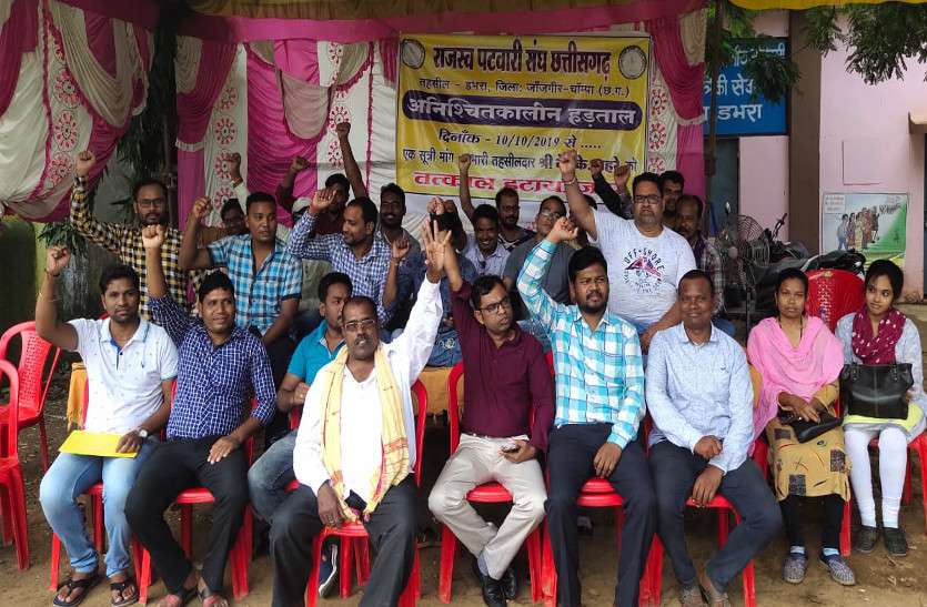 सर्विस बुक में नकारात्मक कार्रवाई करने के साथ ही पटवारियों को दी जाती थी ये धमकी, हटाए गए तहसीलदार व एसडीएम सर्विस बुक में नकारात्मक कार्रवाई करने के साथ ही पटवारियों को दी जाती थी ये धमकी, हटाए गए तहसीलदार व एसडीएम