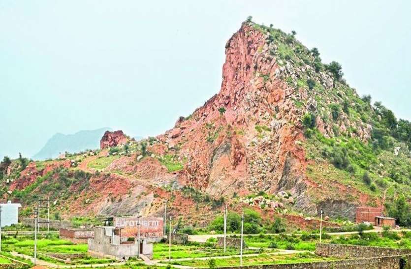 alwar illigal mining news अवैध खनन से बदल गया पहाडिय़ों का स्वरूप, रेकॉर्ड में दिखा रहे सब ठीक alwar illigal mining news अवैध खनन से बदल गया पहाडिय़ों का स्वरूप, रेकॉर्ड में दिखा रहे सब ठीक