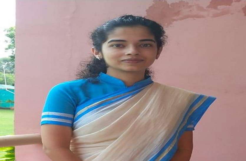 डीआईजी की बेटी बनी डिप्टी एसपी, टॉप 10 में बनाई जगह डीआईजी की बेटी बनी डिप्टी एसपी, टॉप 10 में बनाई जगह