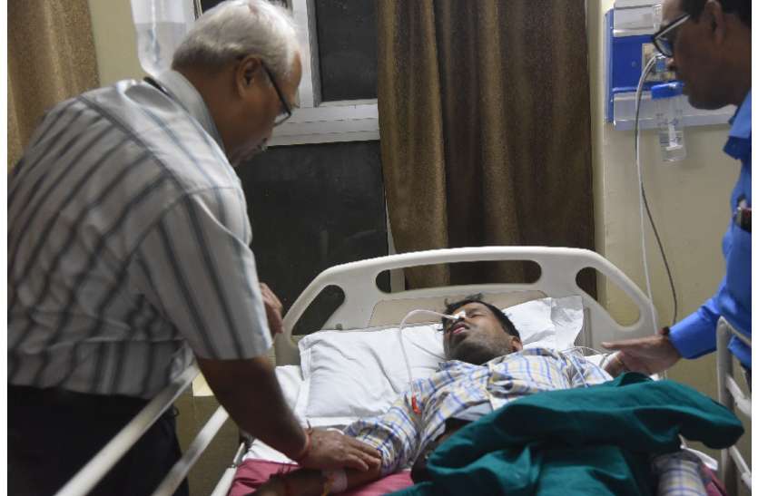 Head cashier ate poisonous substance at home 50 लाख गबन का आरोप लगा तो सेंट्रल बैंक के हेड कैशियर ने खा लिया जहर
