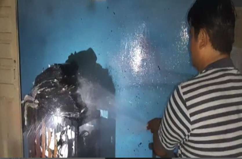 जांच के निर्देश के बाद सरकारी दफ्तर में लगी आग, सबूत हुए खाक, षड़यंत्र का अंदेशा जांच के निर्देश के बाद सरकारी दफ्तर में लगी आग, सबूत हुए खाक, षड़यंत्र का अंदेशा