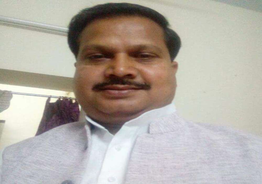 उपचुनाव से पहले बसपा को बड़ा झटका, दो बार विधायक रहा यह बड़ा नेता सपा में हुआ शामिल