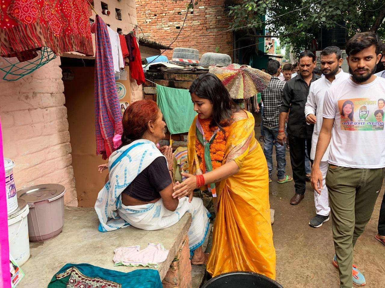 फिर घुटनों तक भरे कीचड़ में उतर गई ‘करिश्मा ठाकुर’