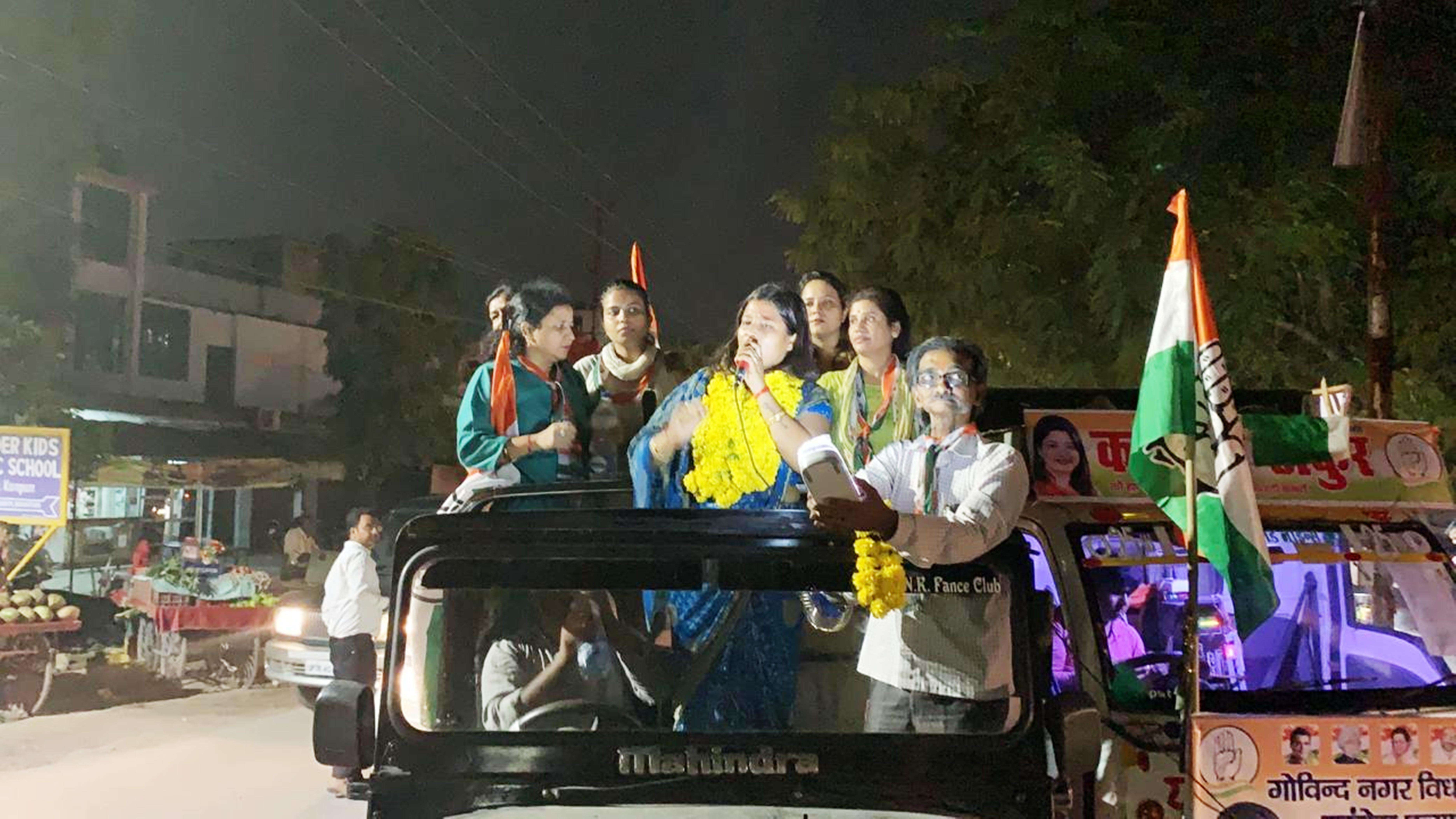 फिर घुटनों तक भरे कीचड़ में उतर गई ‘करिश्मा ठाकुर’
