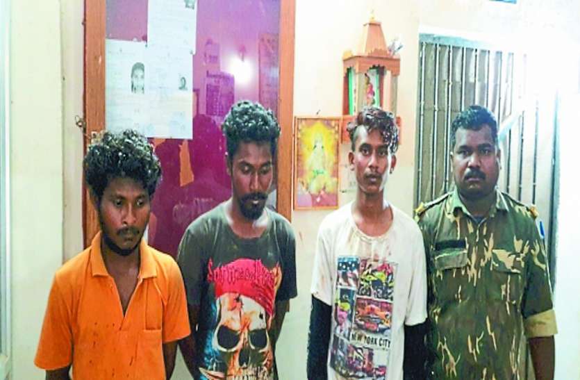 सरेआम हथियार दिखाकर गुंडई करना पड़ा भारी, अब खाएंगे जेल की हवा सरेआम हथियार दिखाकर गुंडई करना पड़ा भारी, अब खाएंगे जेल की हवा