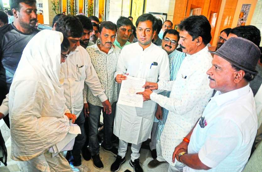 कंगाल होने की कगार पर नगर निगम, वेतन देने के भी पड़े लाले, सरकार से कहा- हमारे पैसे दे दो कंगाल होने की कगार पर नगर निगम, वेतन देने के भी पड़े लाले, सरकार से कहा- हमारे पैसे दे दो