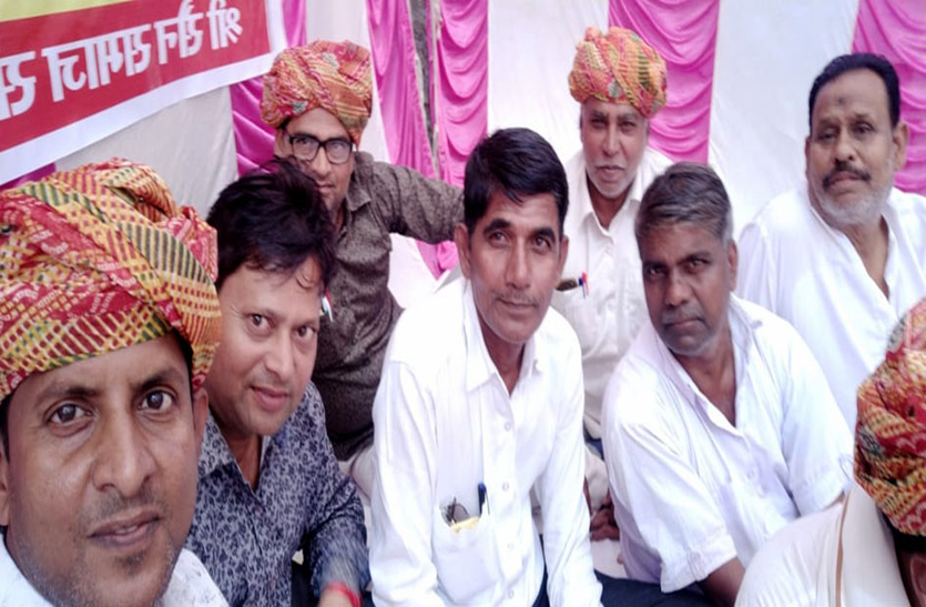 शरद् पूर्णिमा महोत्सव के लिए बांटे पील चावल शरद् पूर्णिमा महोत्सव के लिए बांटे पील चावल