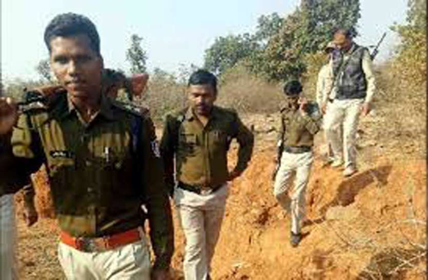 फायरिंग में दो युवकों की मौत का मामला: छह पुलिसकर्मी निलम्बित फायरिंग में दो युवकों की मौत का मामला: छह पुलिसकर्मी निलम्बित
