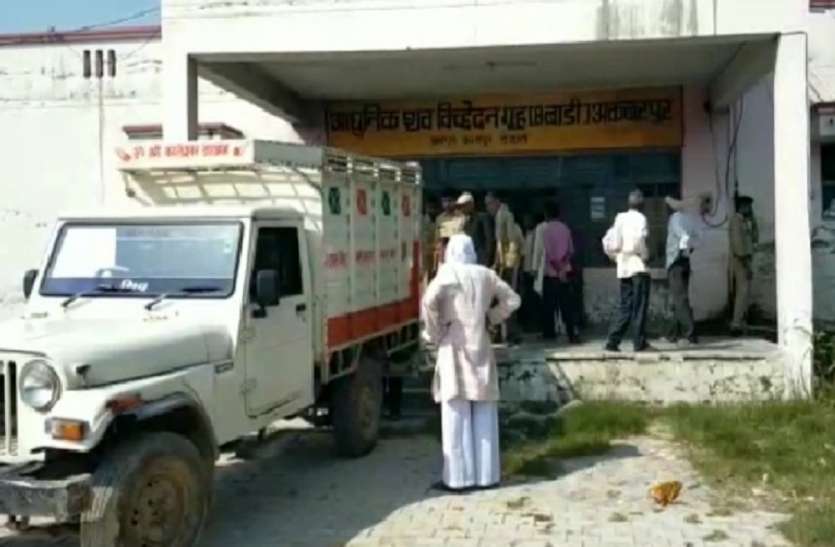 इस पोस्टमार्टम हाउस में क्या करतें हैं कर्मचारी, जानकर उड़ जाएंगे आपके होश इस पोस्टमार्टम हाउस में क्या करतें हैं कर्मचारी, जानकर उड़ जाएंगे आपके होश