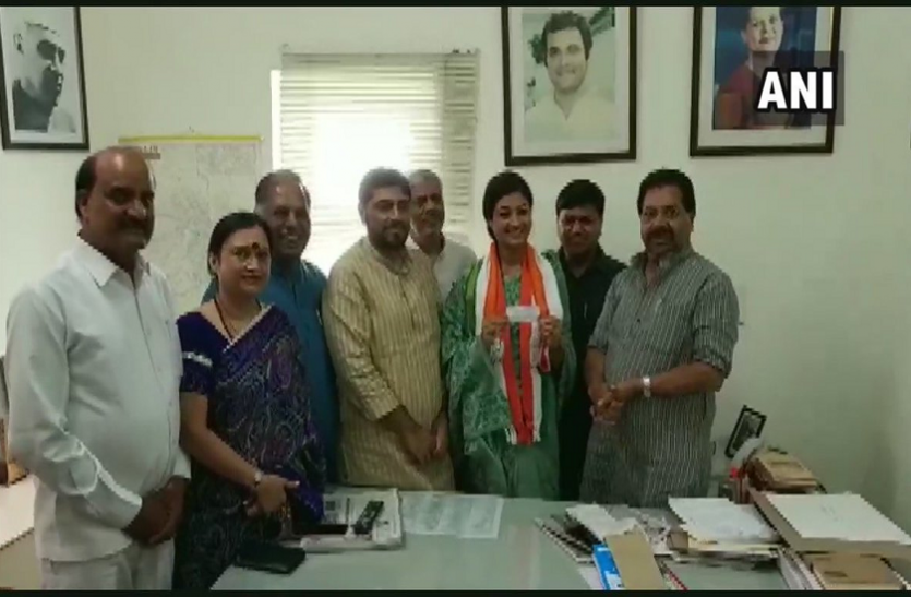 r.png आप की पूर्व विधायक अलका लांबा ने थामा कांग्रेस दामन, पीसी चाको ने दिलाई सदस्यता