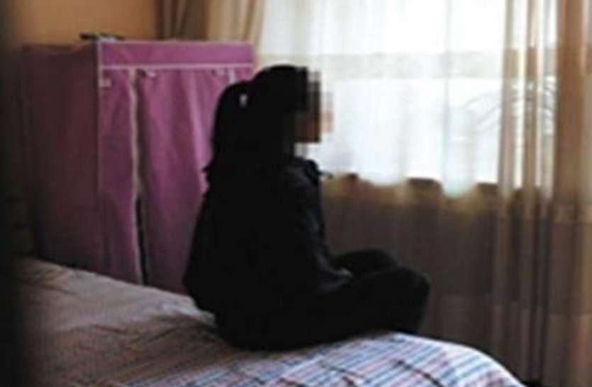 rape00-00.jpg सुनसान मकान में ले जाकर सरपंच ने 5 साथियों समेत बेटी के साथ किया गैंगरेप, पिता ने बताया दुखड़ा