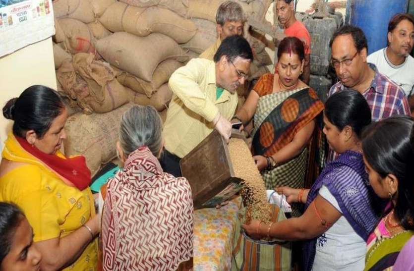 ration.jpg राशनकार्ड धारकों के लिए बड़ी खुशखबरी, धोखधड़ी पर रोक लगाने के लिए सरकार लागू करेगी 'डी-डुप्लीकेशन'