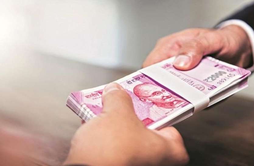 बड़ी खबर : कर्मचारियों को नहीं दिया इतना न्यूनतम वेतन तो कंपनी पर होगा एक लाख रुपए का जुर्माना बड़ी खबर : कर्मचारियों को नहीं दिया इतना न्यूनतम वेतन तो कंपनी पर होगा एक लाख रुपए का जुर्माना