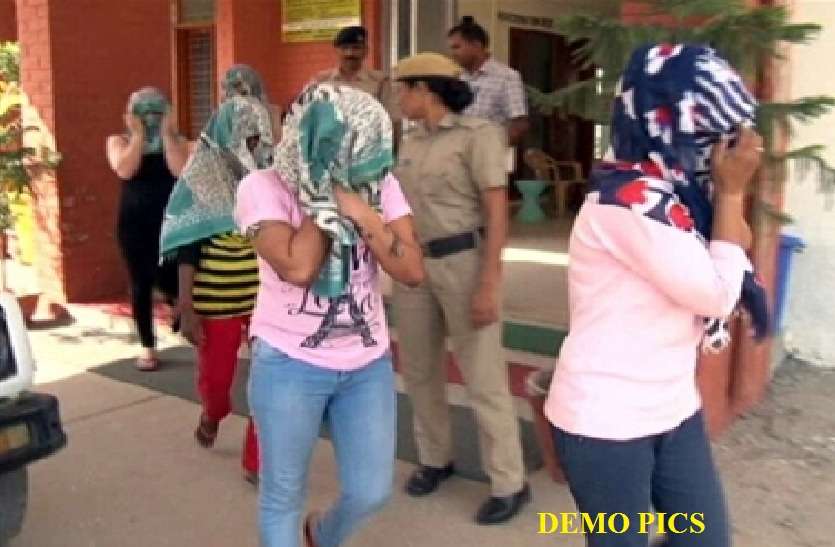 Sex racket गेस्ट हाउस में चल रहा था सेक्स रैकेट, पुलिस ने चार जोड़ों को हिरासत में लिया