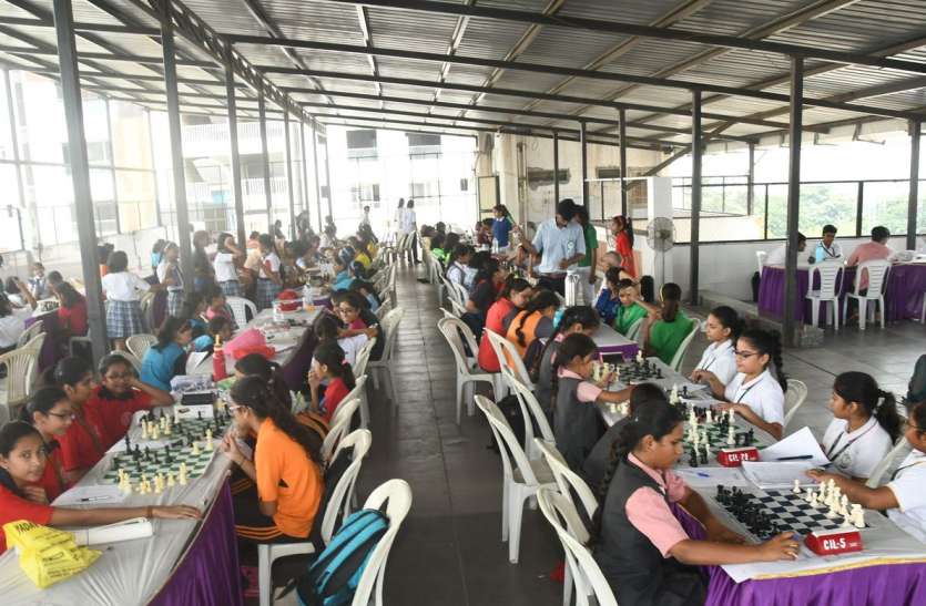 OMG : खिलाडिय़ों को बना दिया भेड़-बकरी..! OMG : खिलाडिय़ों को बना दिया भेड़-बकरी..!
