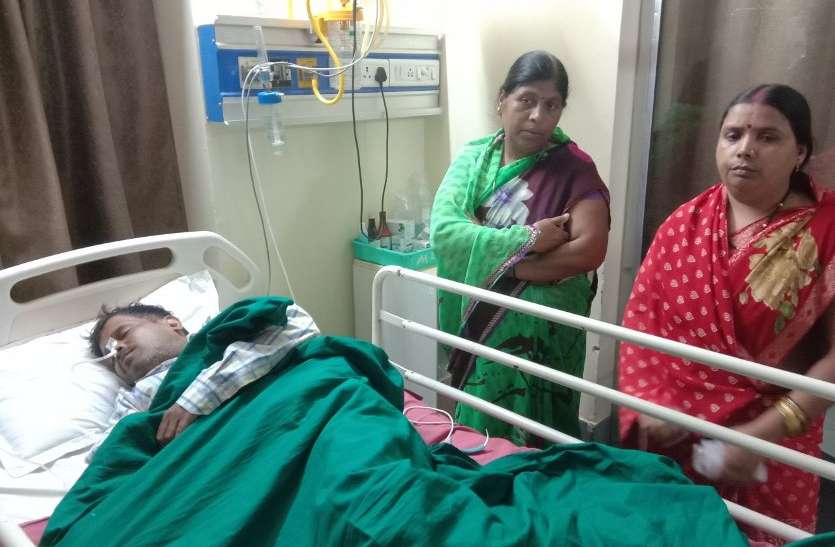 suicide.jpg सेंट्रल बैंक के हेड कैशियर ने खाया जहर, मैनेजर पर 50 लाख रुपए के गबन का आरोप