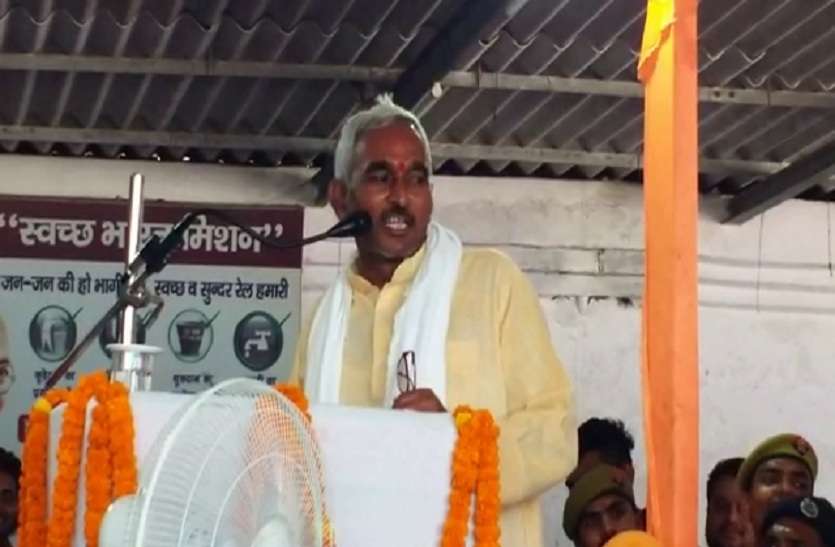 Surendra singh भाजपा विधायक सुरेंद्र सिंह का विवादित बयान, कहा- बलिया में दो मंत्री, एक कुंवारा, एक आवारा...