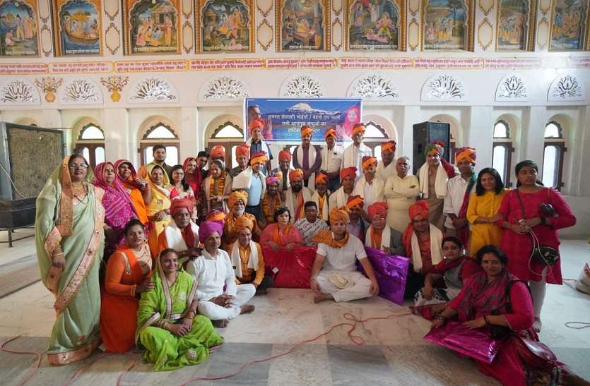 कैलाश यात्रा दल के यात्रियों का राजस्थानी अंदाज में किया स्वागत कैलाश यात्रा दल के यात्रियों का राजस्थानी अंदाज में किया स्वागत