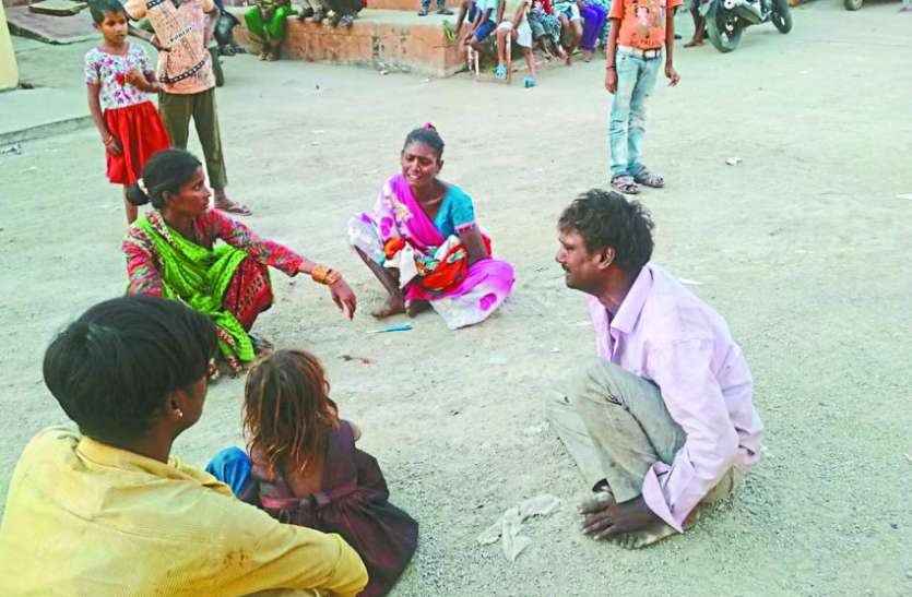 रेलवे स्टेशन पर महिला की प्रसव के दौरान मौत रेलवे स्टेशन पर महिला की प्रसव के दौरान मौत