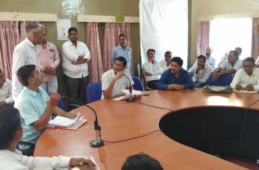 Show cause notice to 35 BLO 35 बीएलओ को कारण बताओ नोटिस