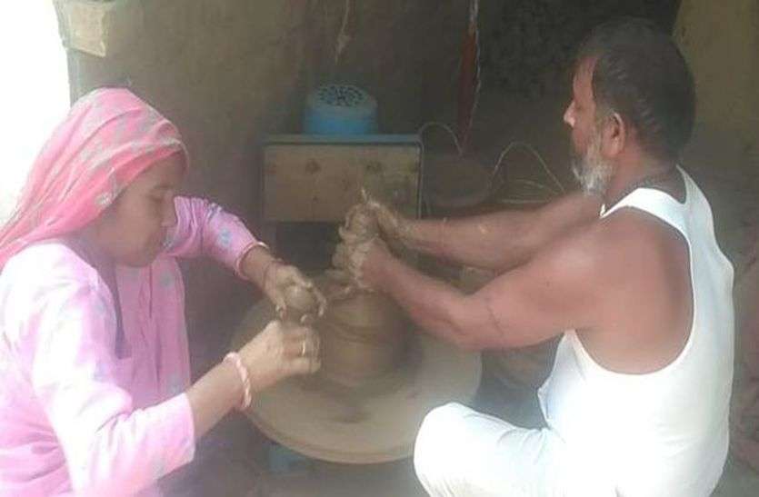 परम्परागत चाक लुप्त, अब बिजली संचालित की मांग परम्परागत चाक लुप्त, अब बिजली संचालित की मांग
