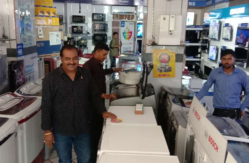 Diwali festival offers in Electronics item at bikaner ऑफर, डिस्काउंट और फाइनेंस से चमक उठा बाजार